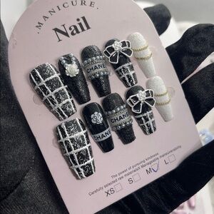 M size Elegant White Floral Nail Art Set